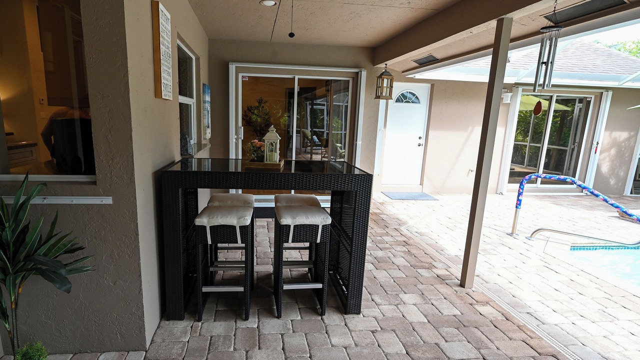 Photo of Patio Balcony in Equestrian Walk