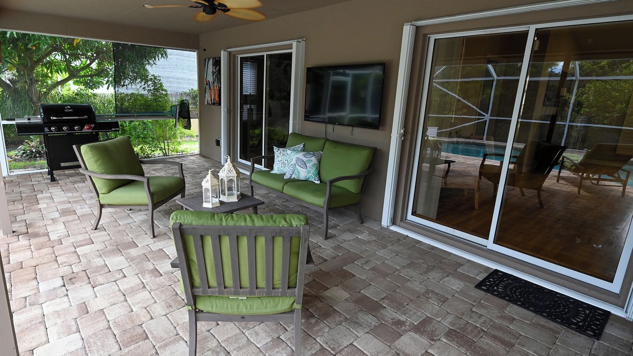 Photo of Patio Balcony in Equestrian Walk