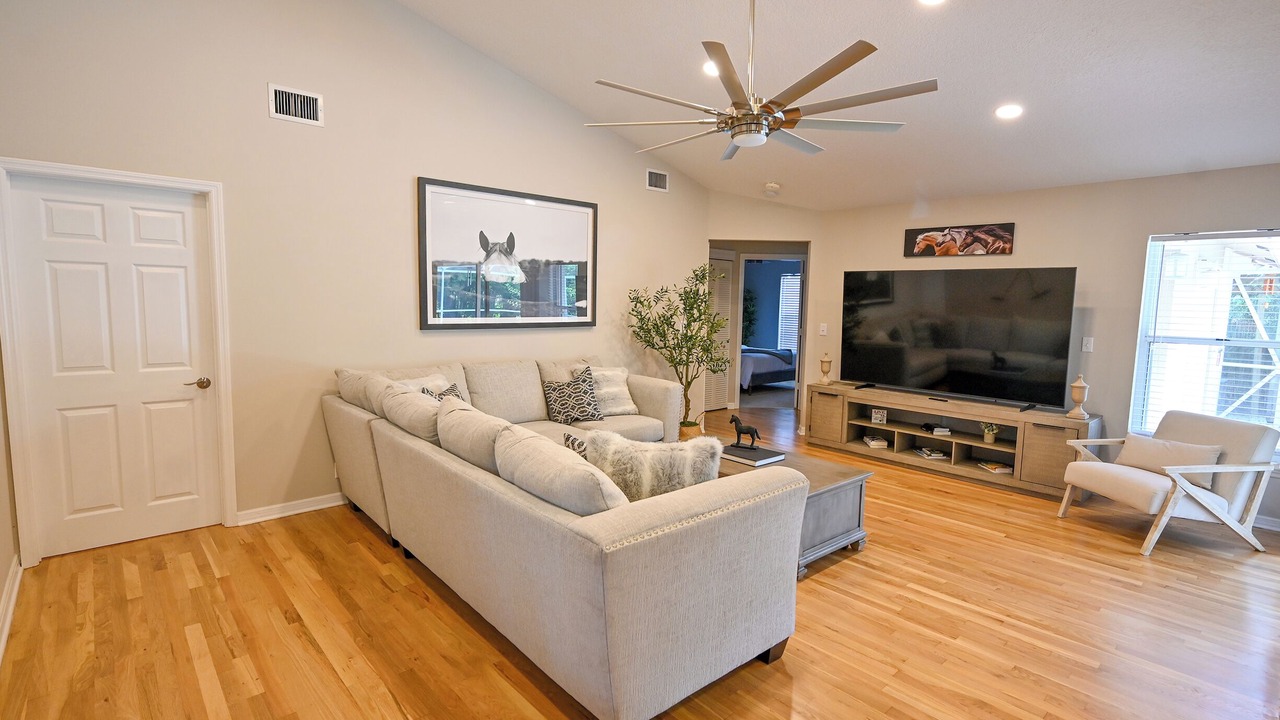 Photo of Livingroom in Equestrian Walk