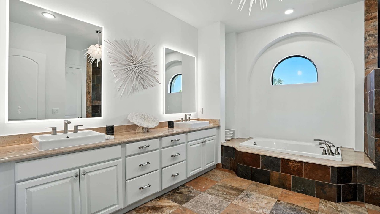 Photo of Bathroom in Connors