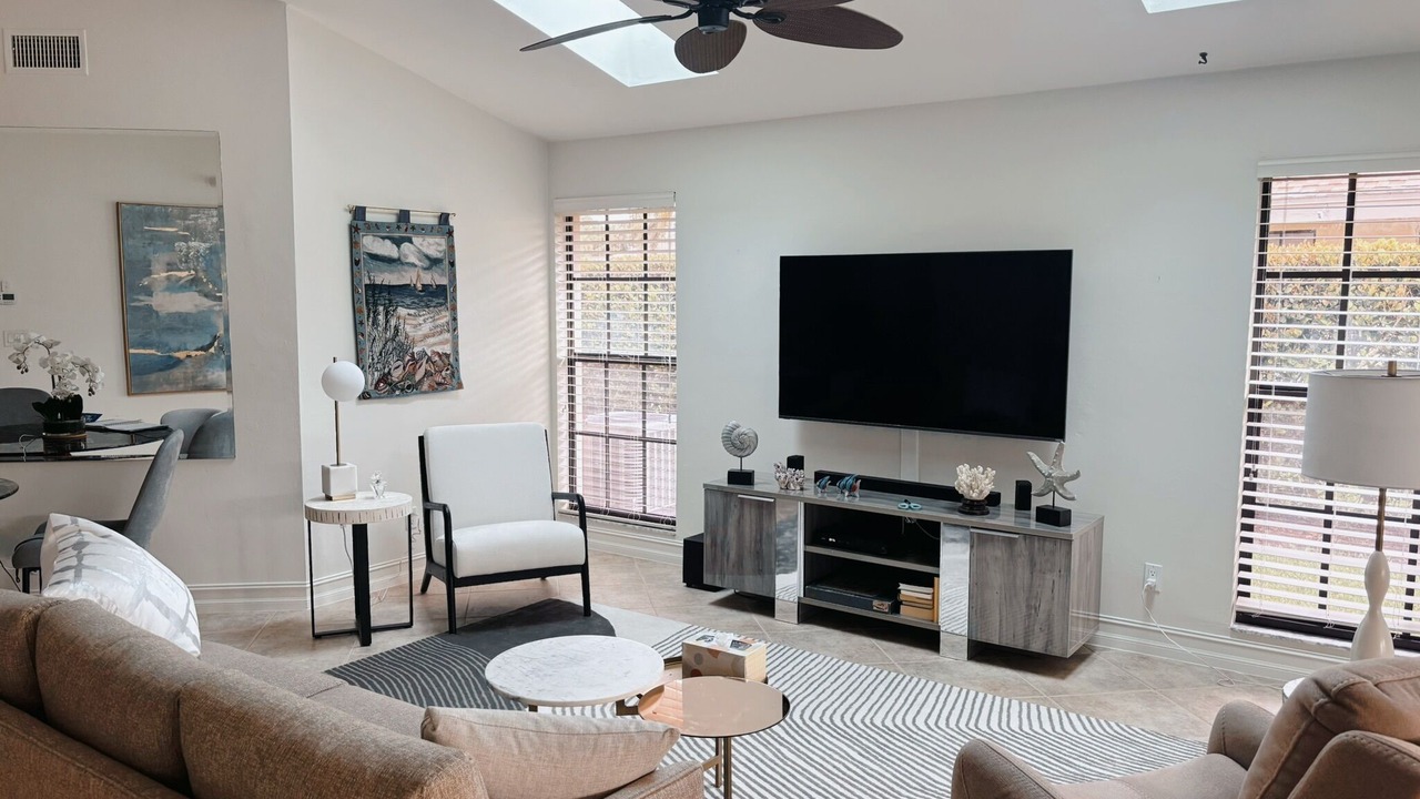 Photo of Livingroom in Imperial Golf Estates