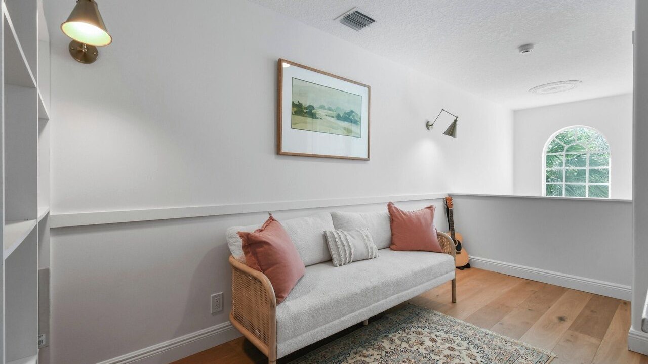 Photo of Livingroom in Egret Landing
