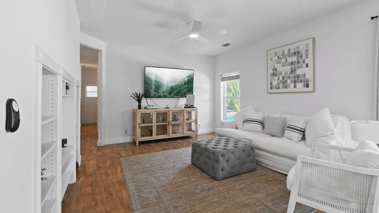 Photo of Livingroom in Egret Landing