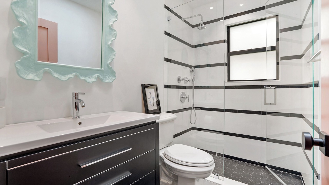 Photo of Bathroom in Flamingo Parks