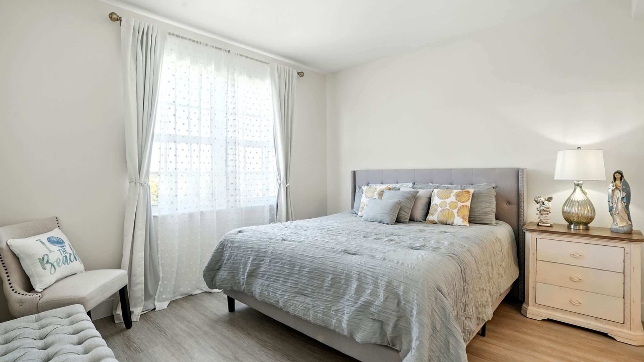 Photo of Bedroom in Beachwalk Isles