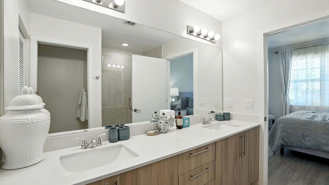 Photo of Bathroom in Beachwalk Isles