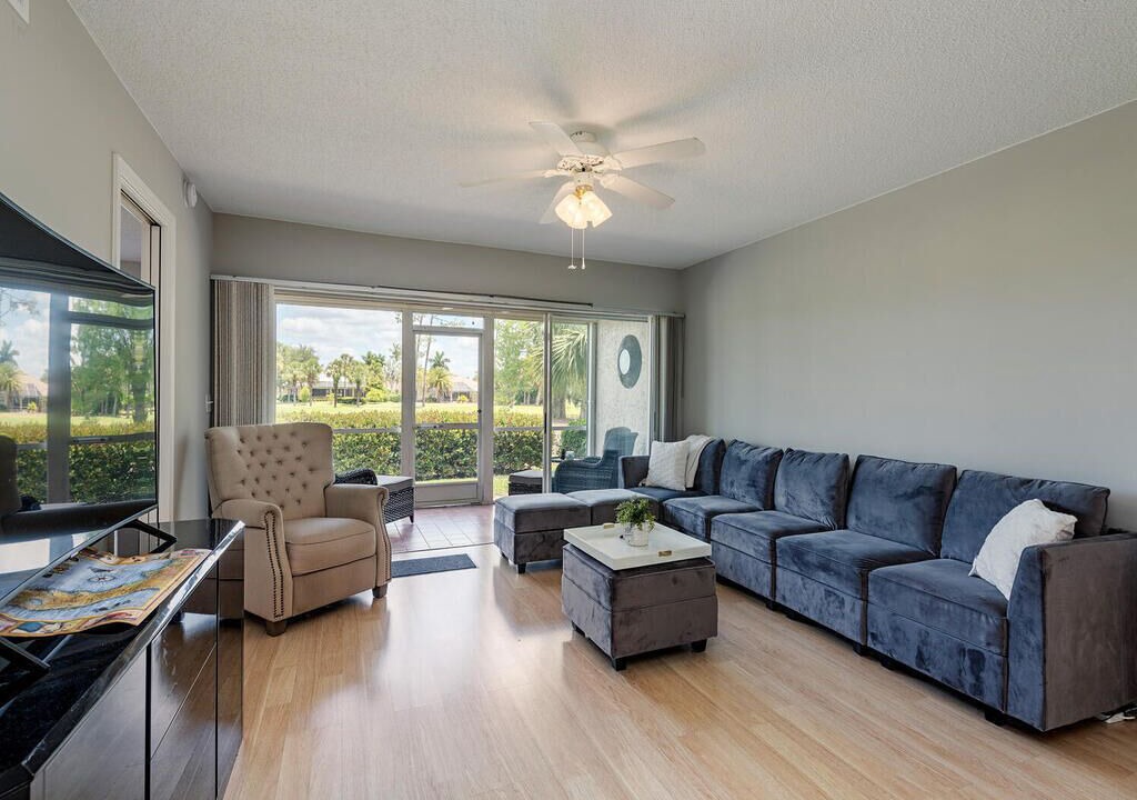 Photo of Livingroom in Lely Golf Estates