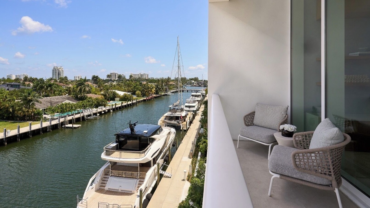 Photo of Patio Balcony in 17th Street Causeway