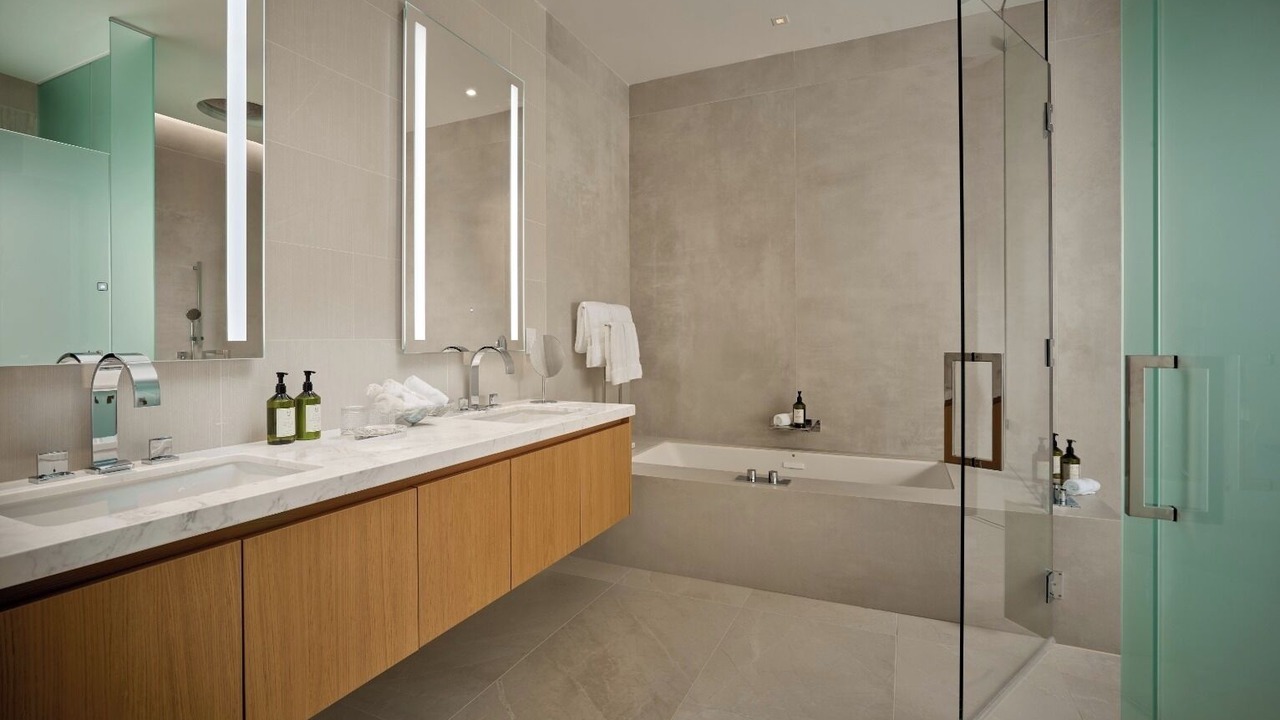 Photo of Bathroom in 17th Street Causeway