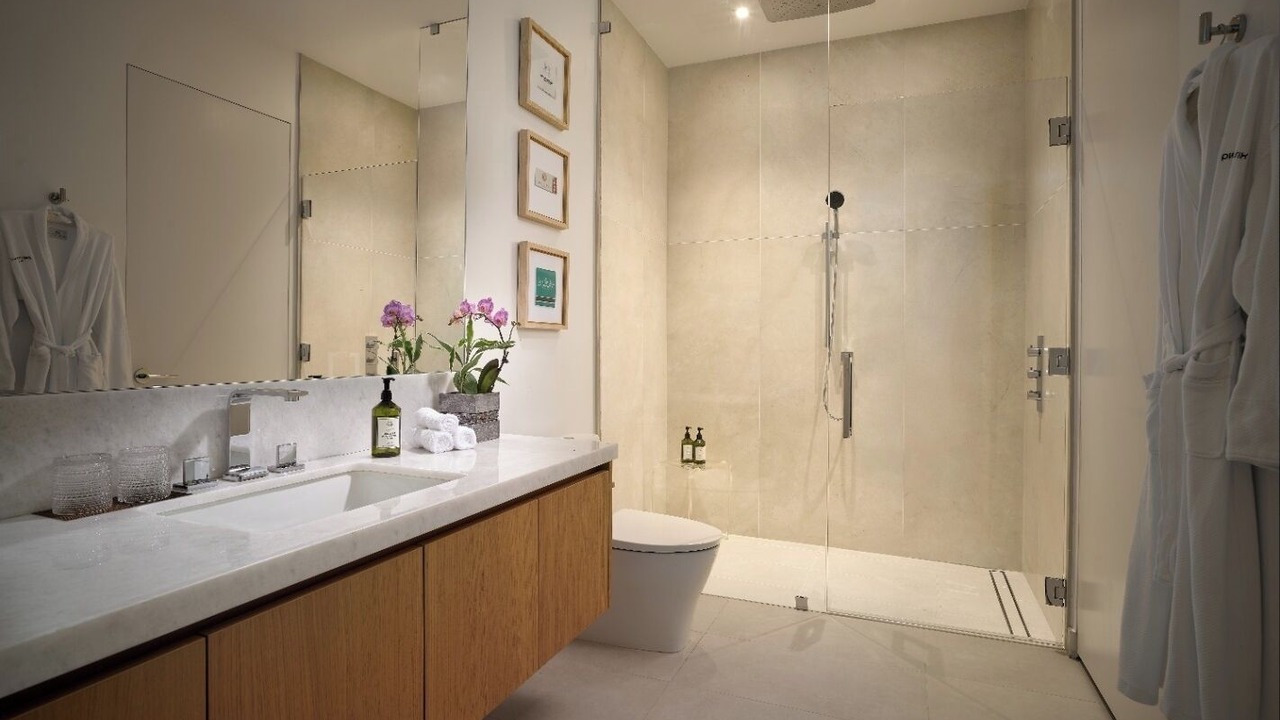 Photo of Bathroom in 17th Street Causeway
