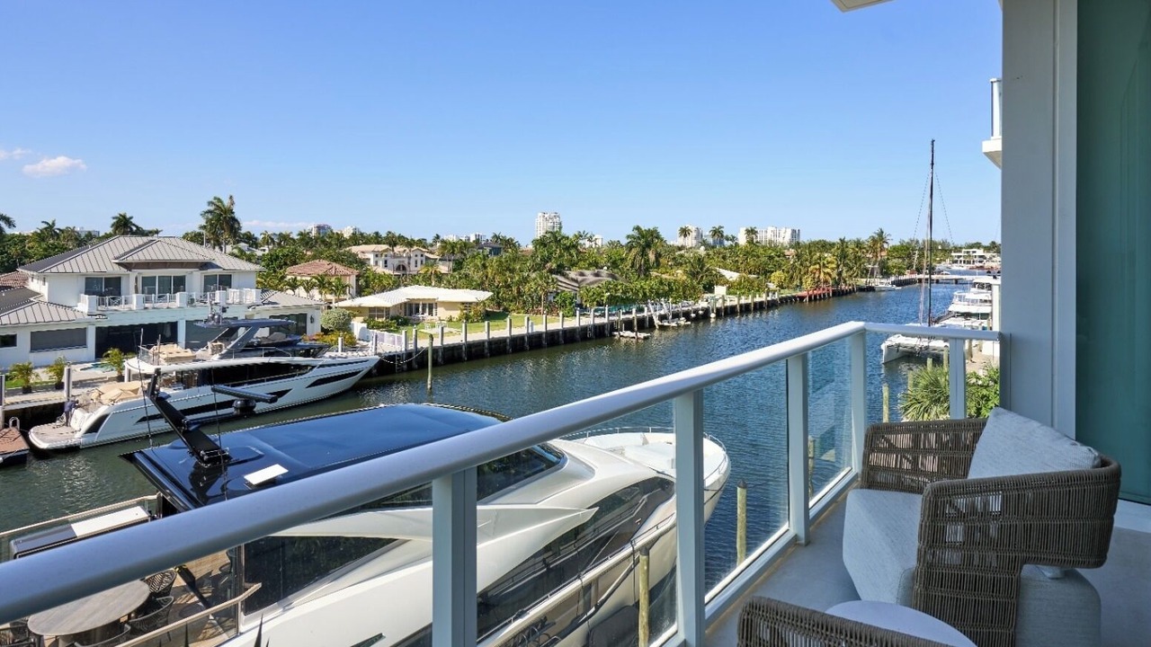 Photo of Patio Balcony in 17th Street Causeway
