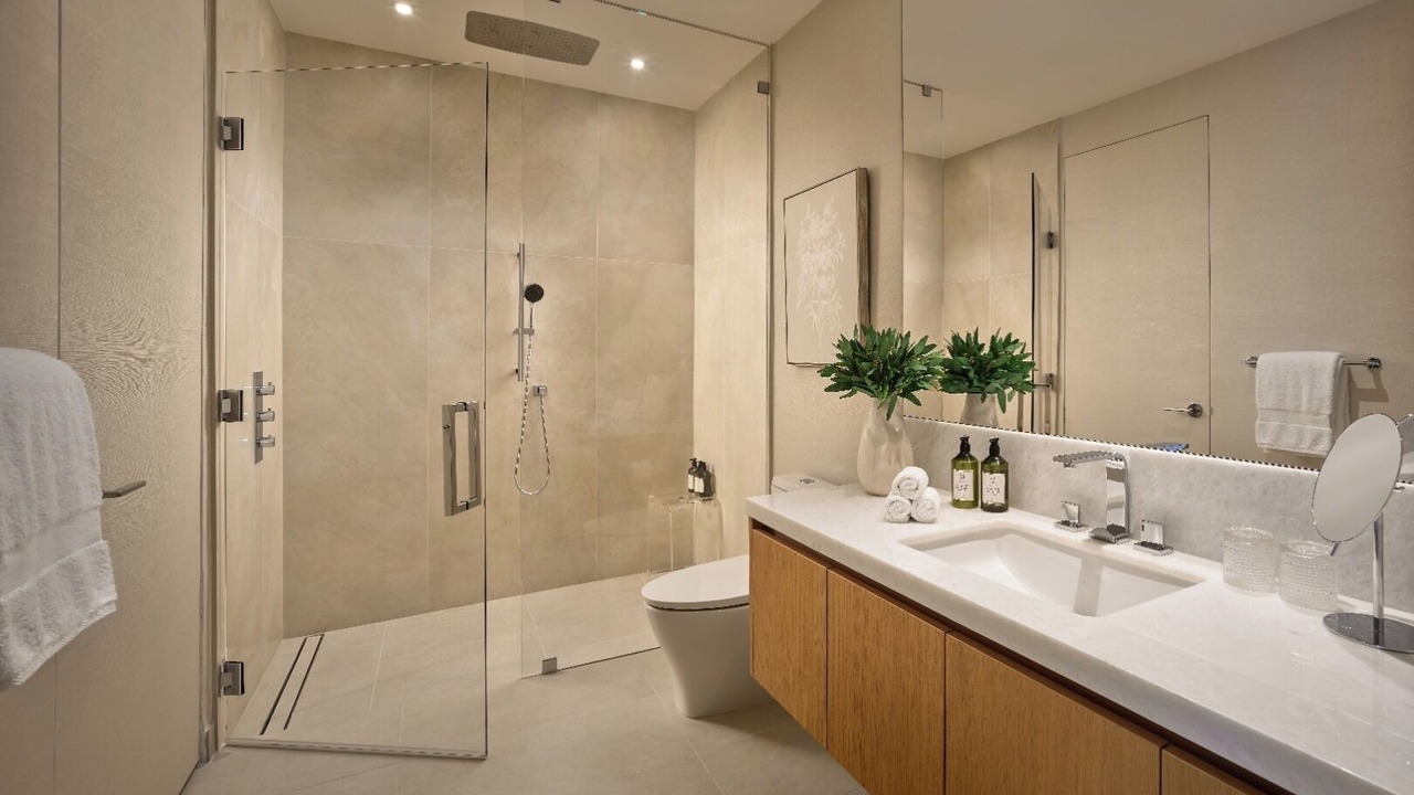 Photo of Bathroom in 17th Street Causeway
