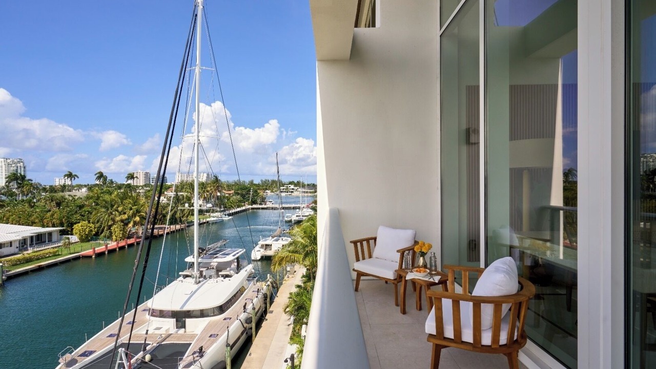 Photo of Patio Balcony in 17th Street Causeway