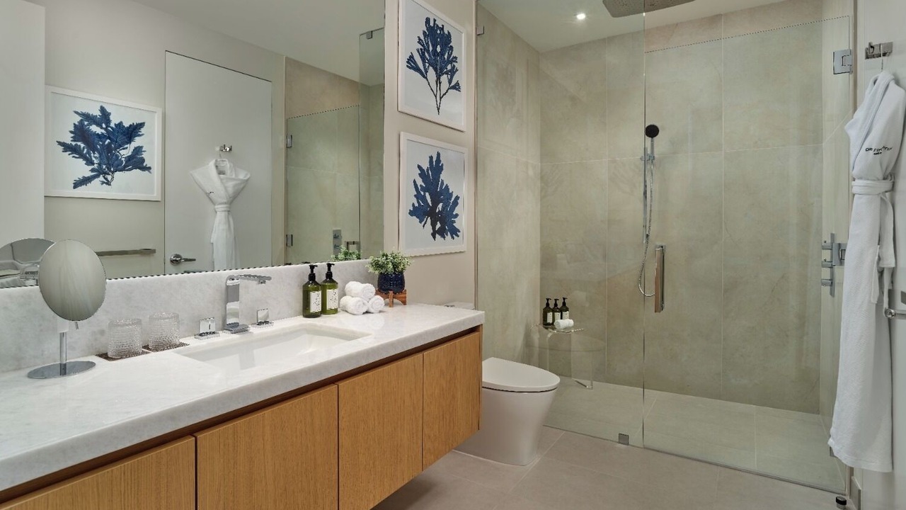 Photo of Bathroom in 17th Street Causeway