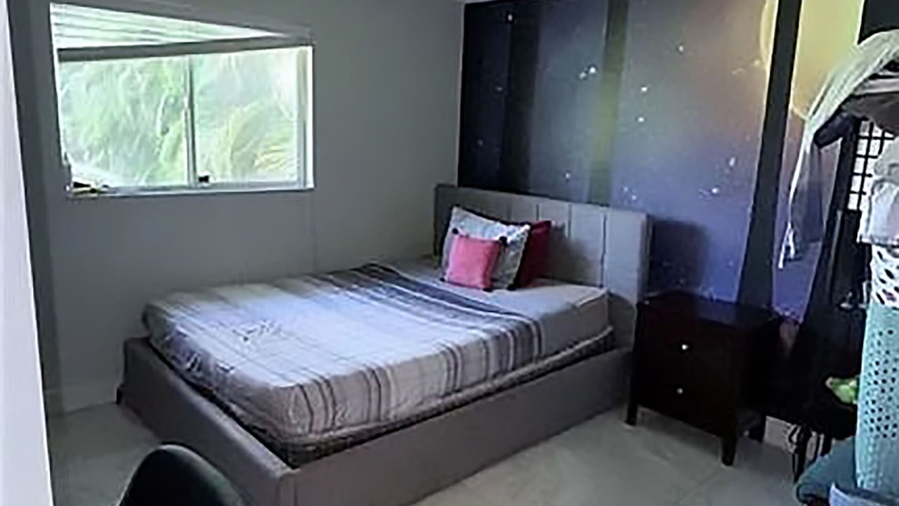 Photo of Bedroom in San Carlos Park