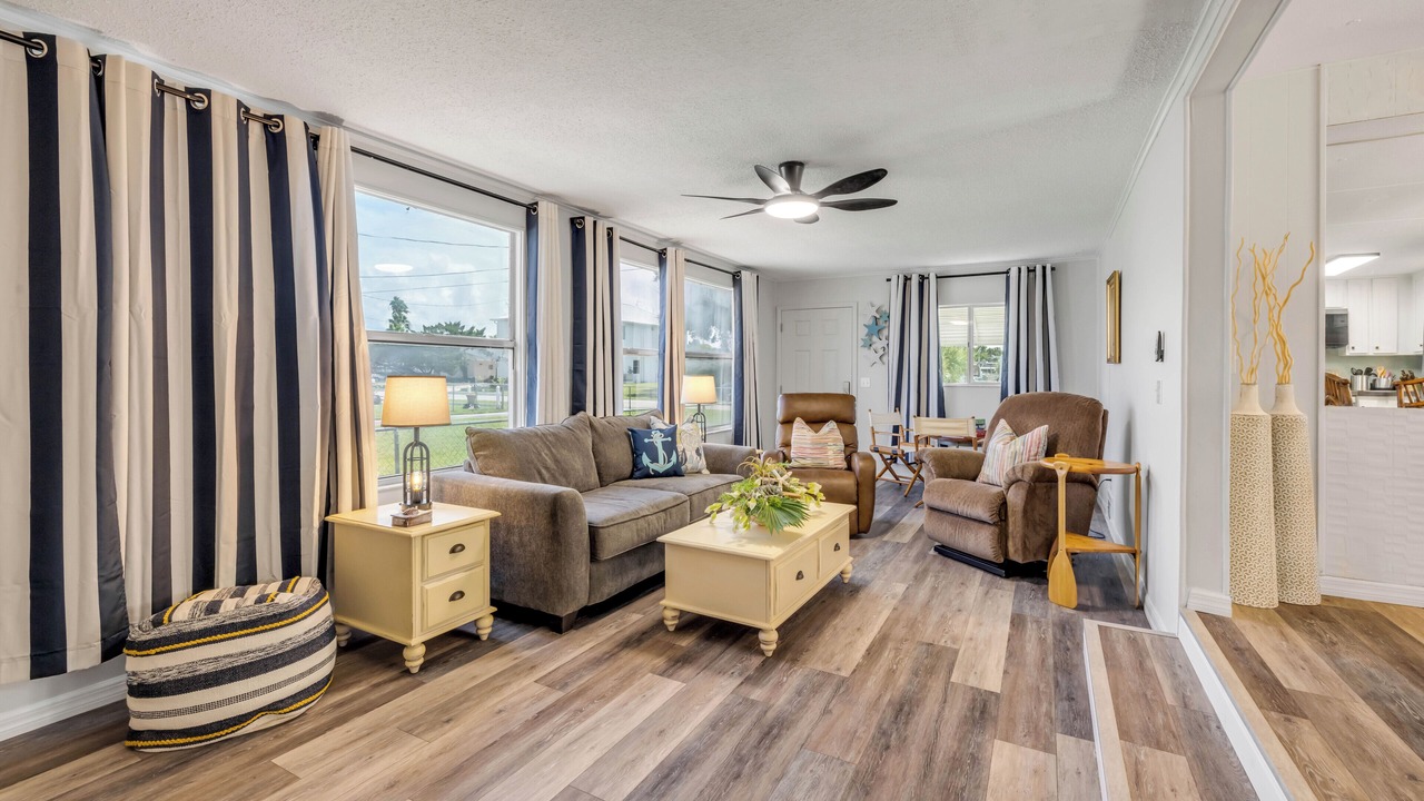 Photo of Livingroom in Water Front Park
