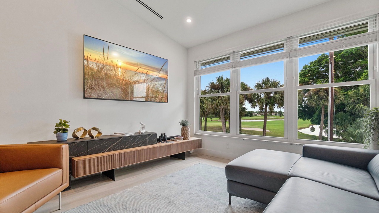 Photo of Livingroom in Imperial Golf Estates