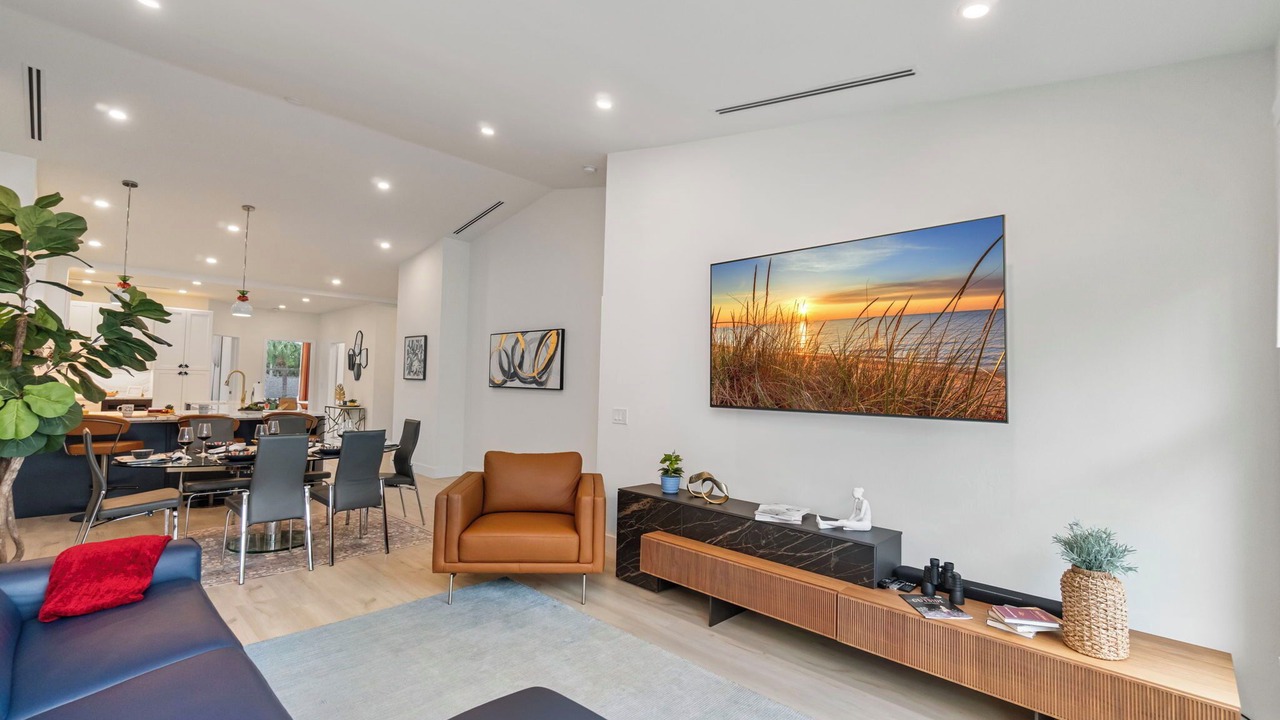 Photo of Livingroom in Imperial Golf Estates