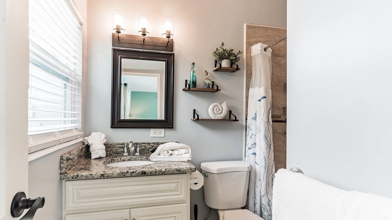 Photo of Bathroom in Anona