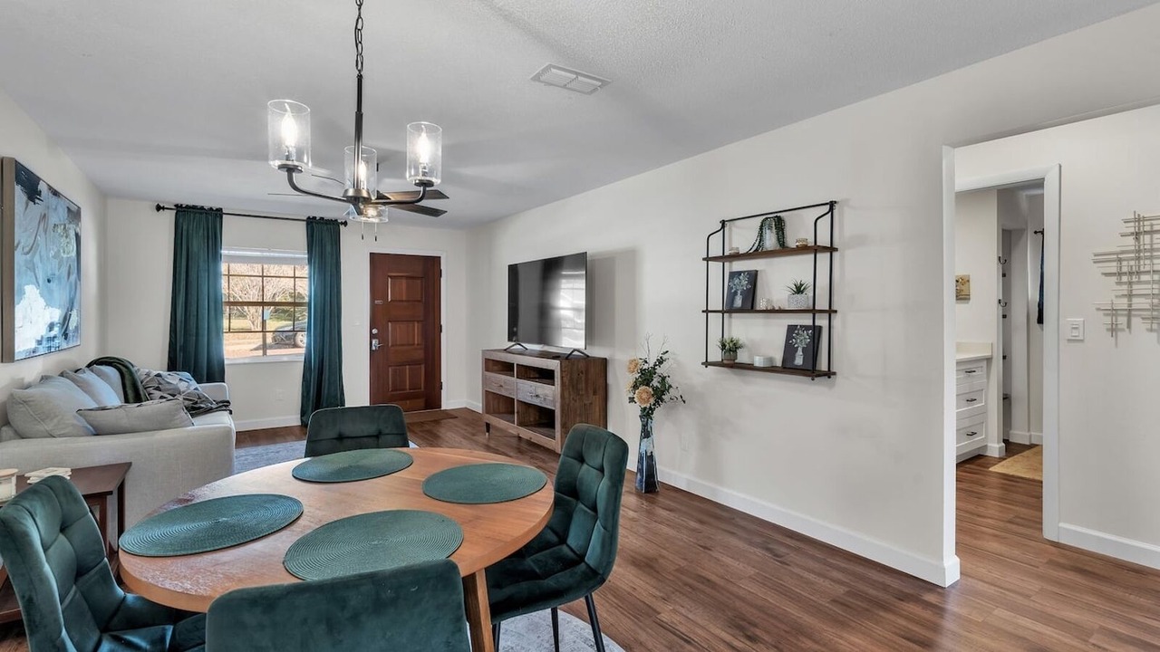 Photo of Bedroom in Dixieland
