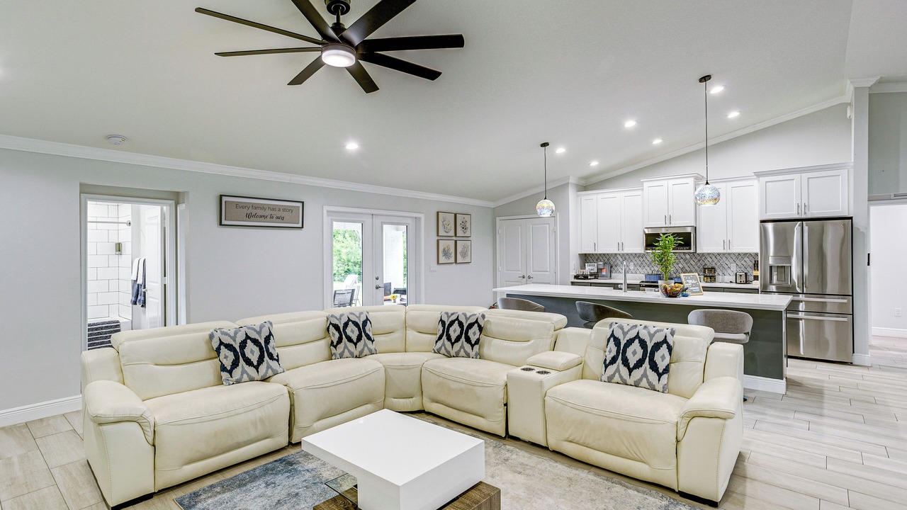 Photo of Livingroom in Hunt Club