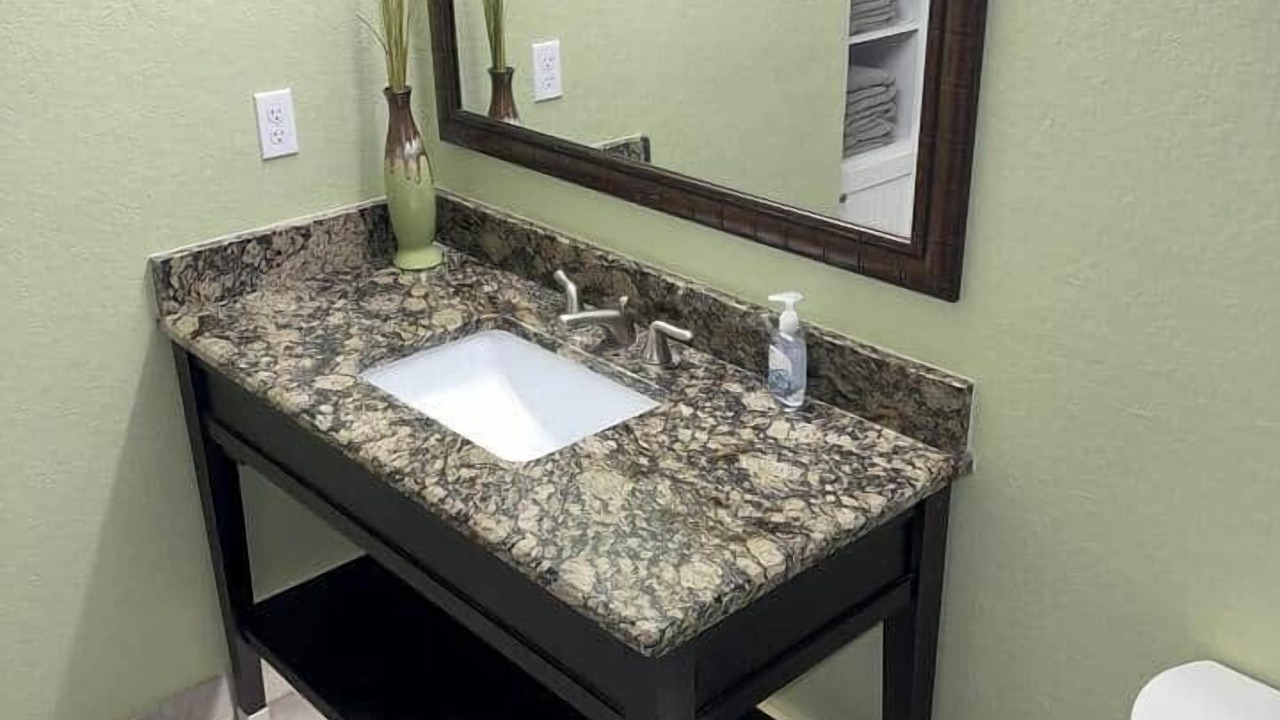 Photo of Bathroom in Independence Square