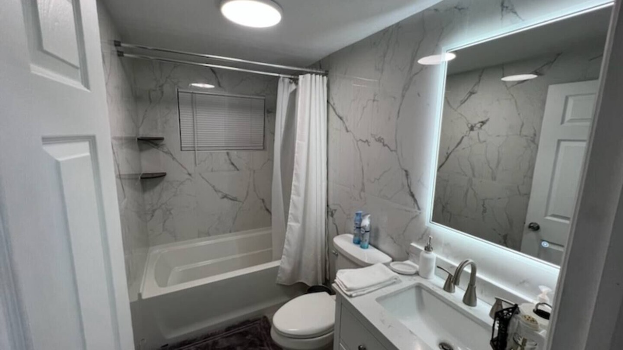 Photo of Bathroom in Carver City - Lincoln Gardens