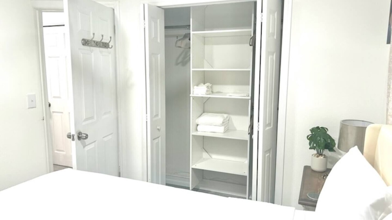 Photo of Bedroom in Carver City - Lincoln Gardens