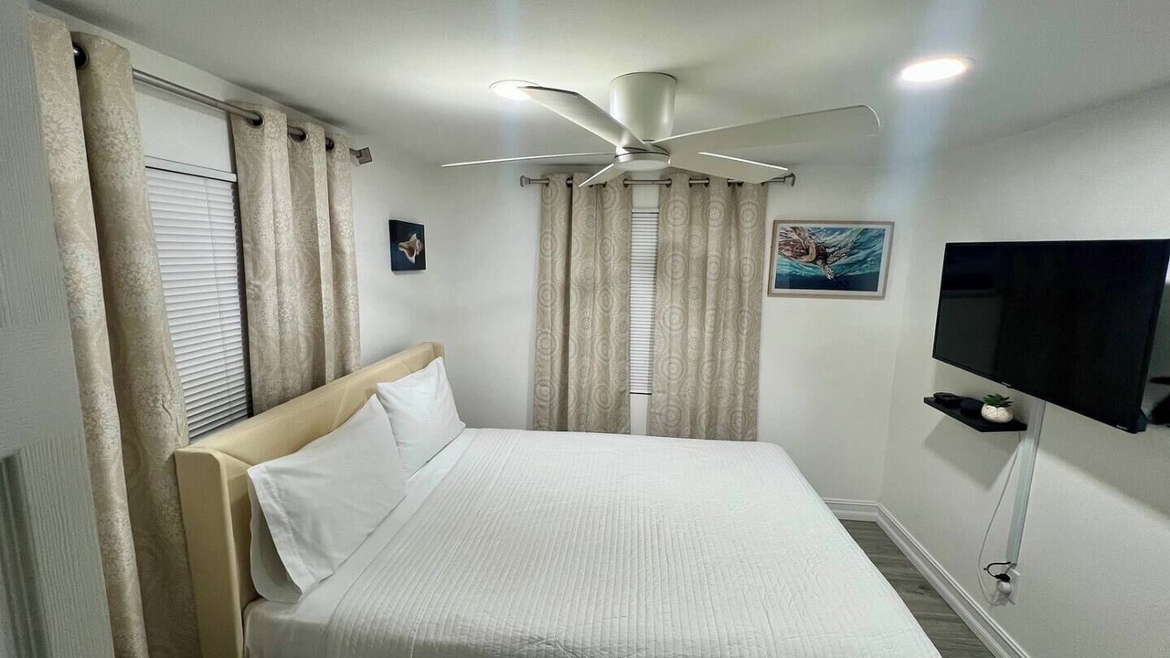 Photo of Bedroom in Carver City - Lincoln Gardens