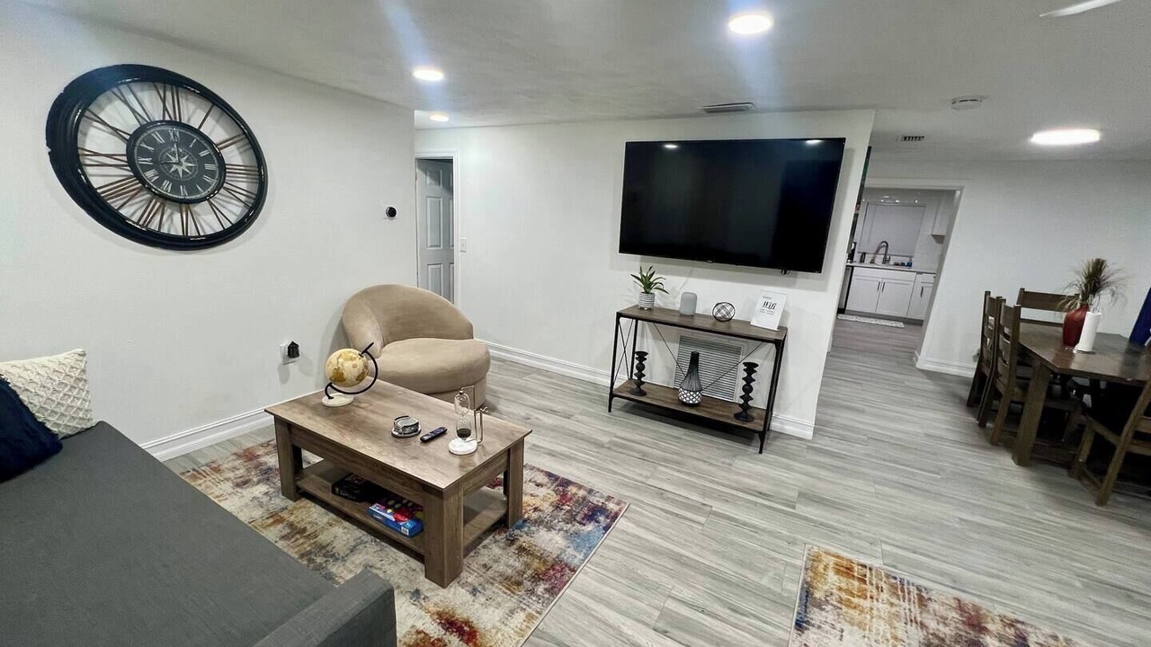 Photo of Livingroom in Carver City - Lincoln Gardens