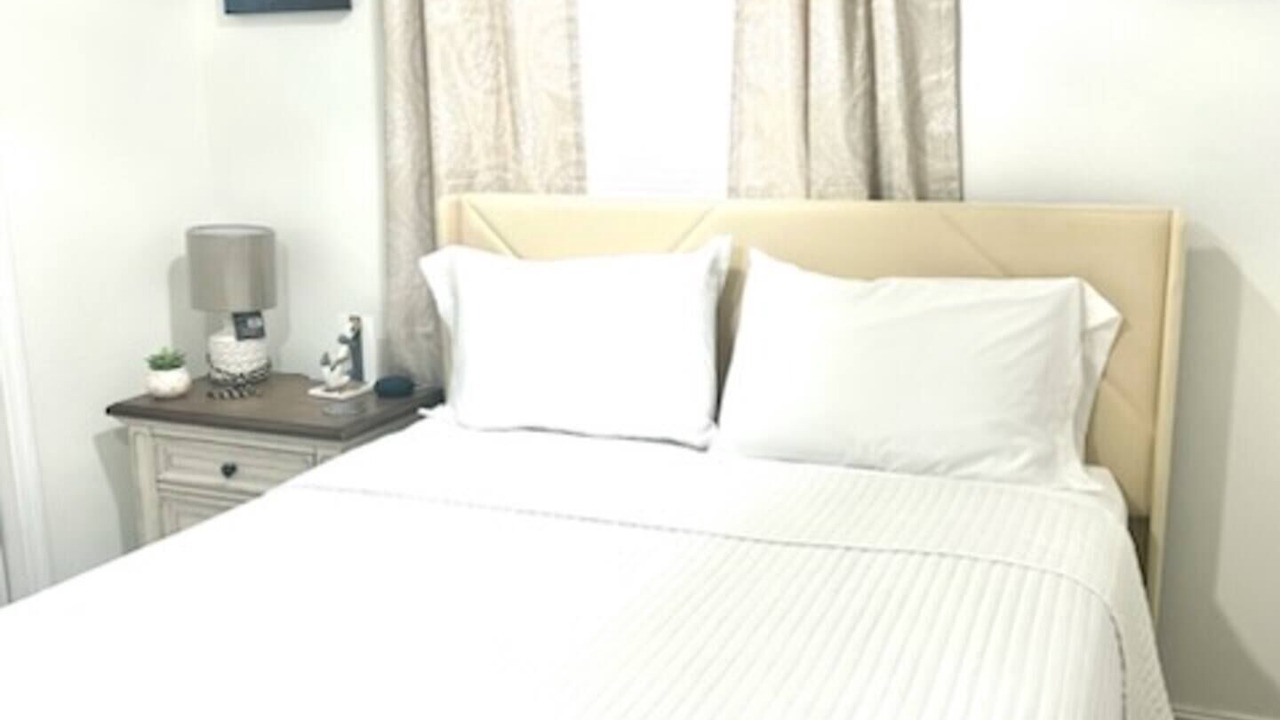 Photo of Bedroom in Carver City - Lincoln Gardens
