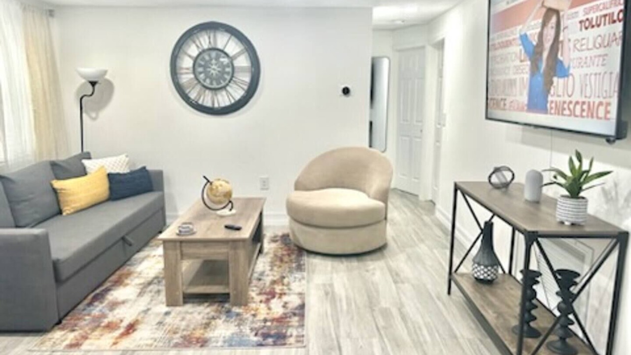 Photo of Livingroom in Carver City - Lincoln Gardens
