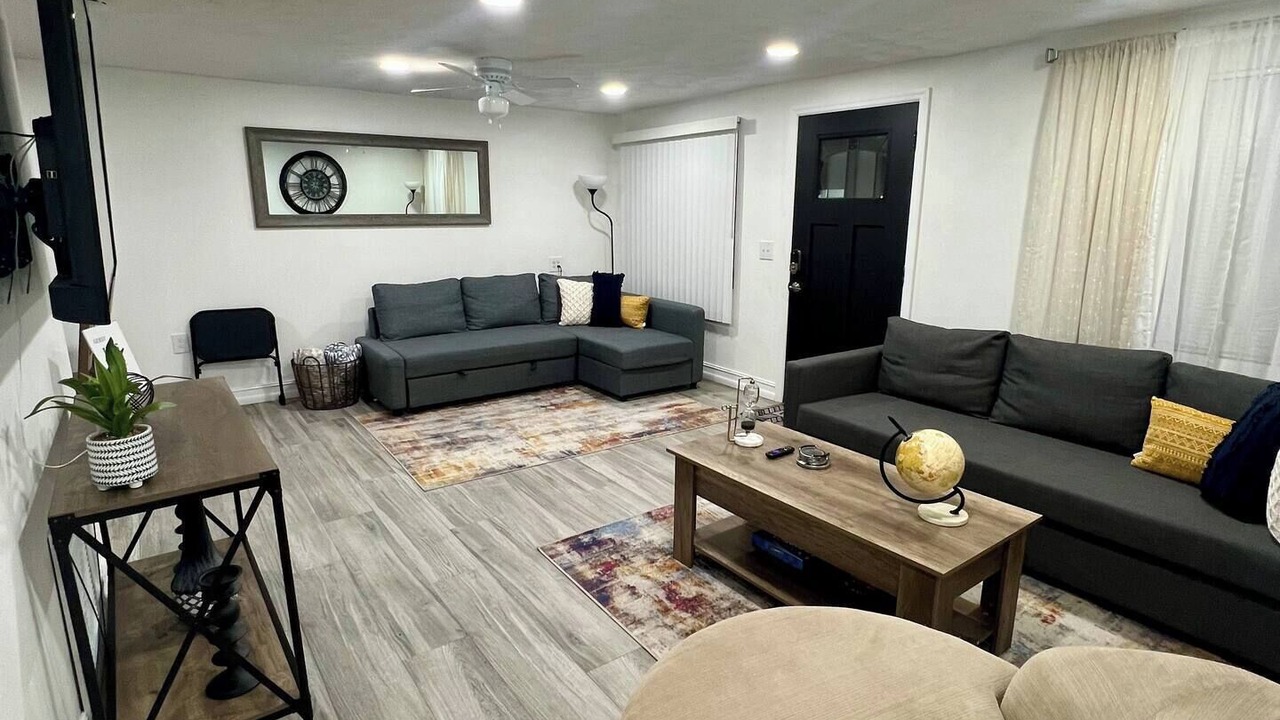 Photo of Livingroom in Carver City - Lincoln Gardens