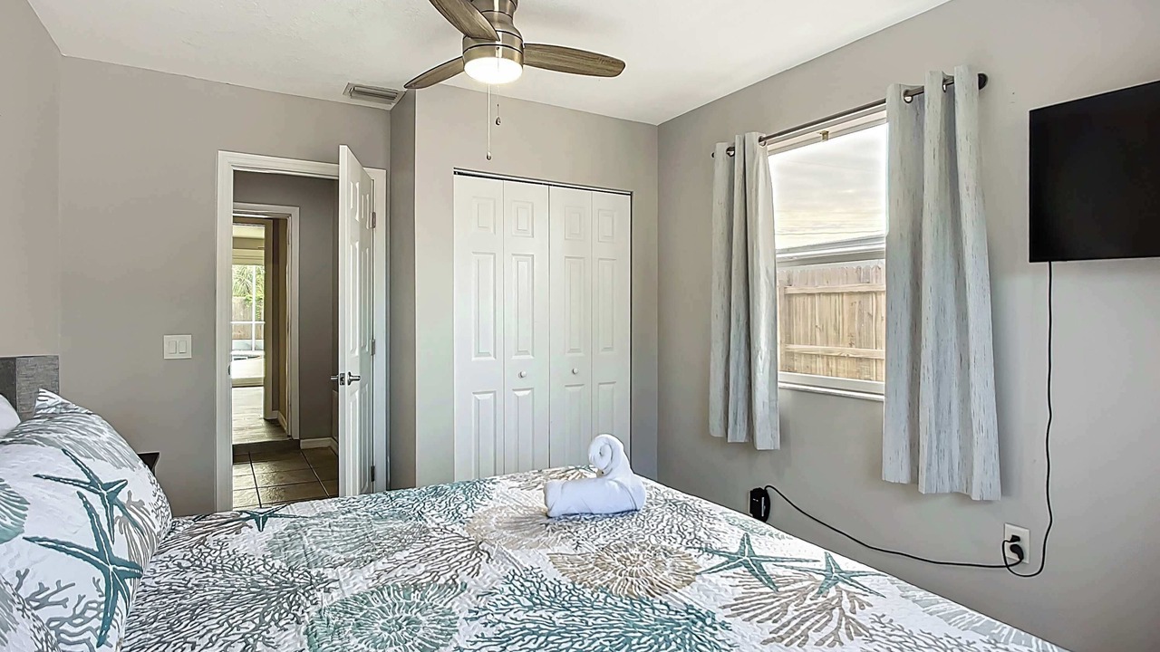 Photo of Bedroom in Bayshore Gardens