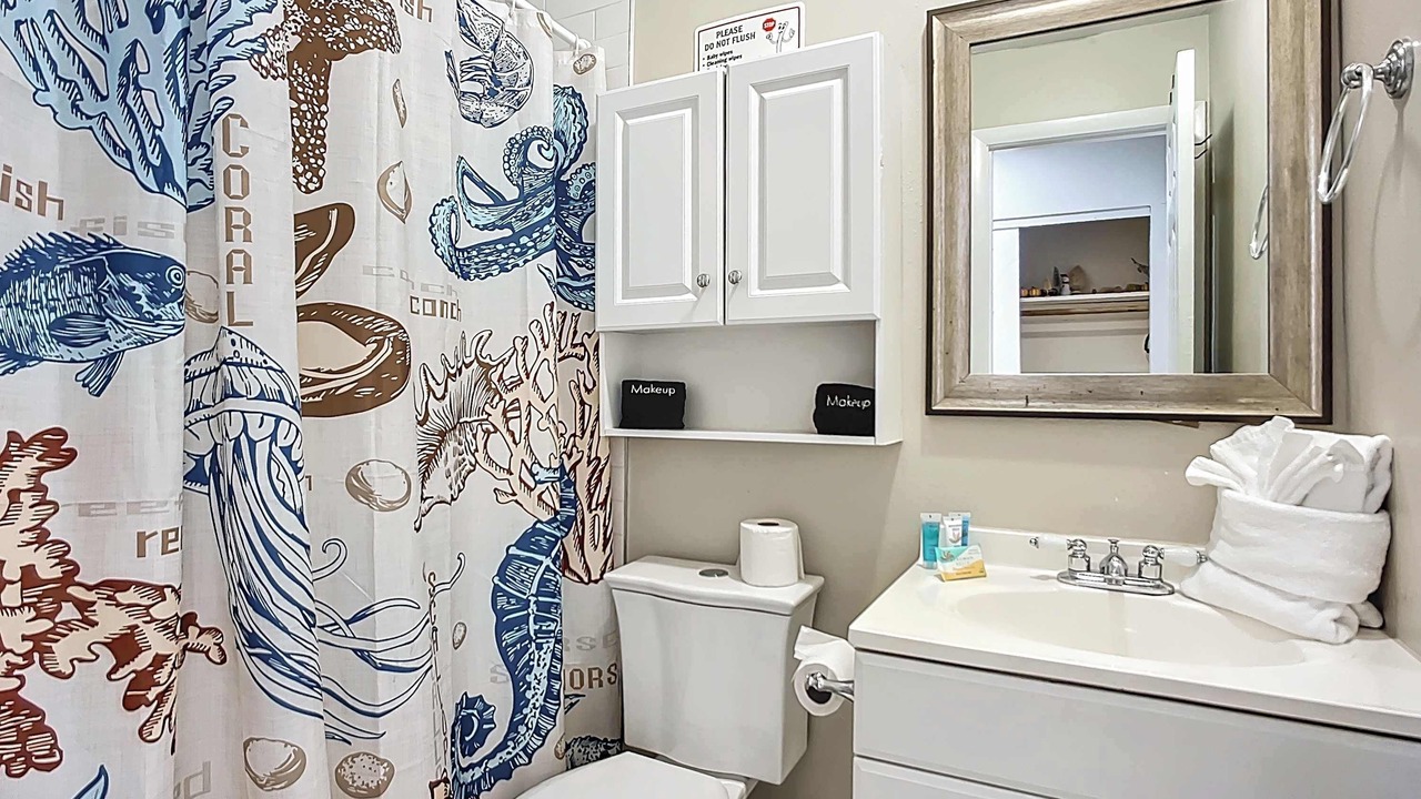 Photo of Bathroom in Bayshore Gardens