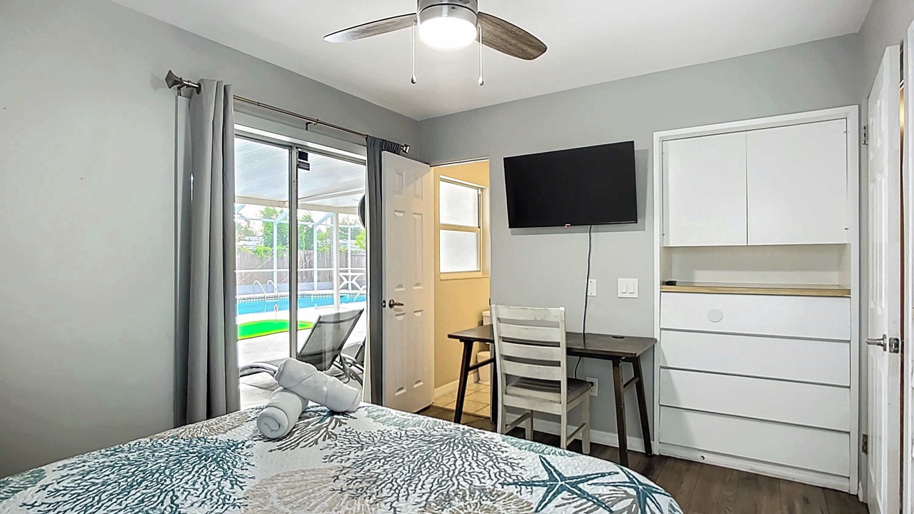 Photo of Bedroom in Bayshore Gardens
