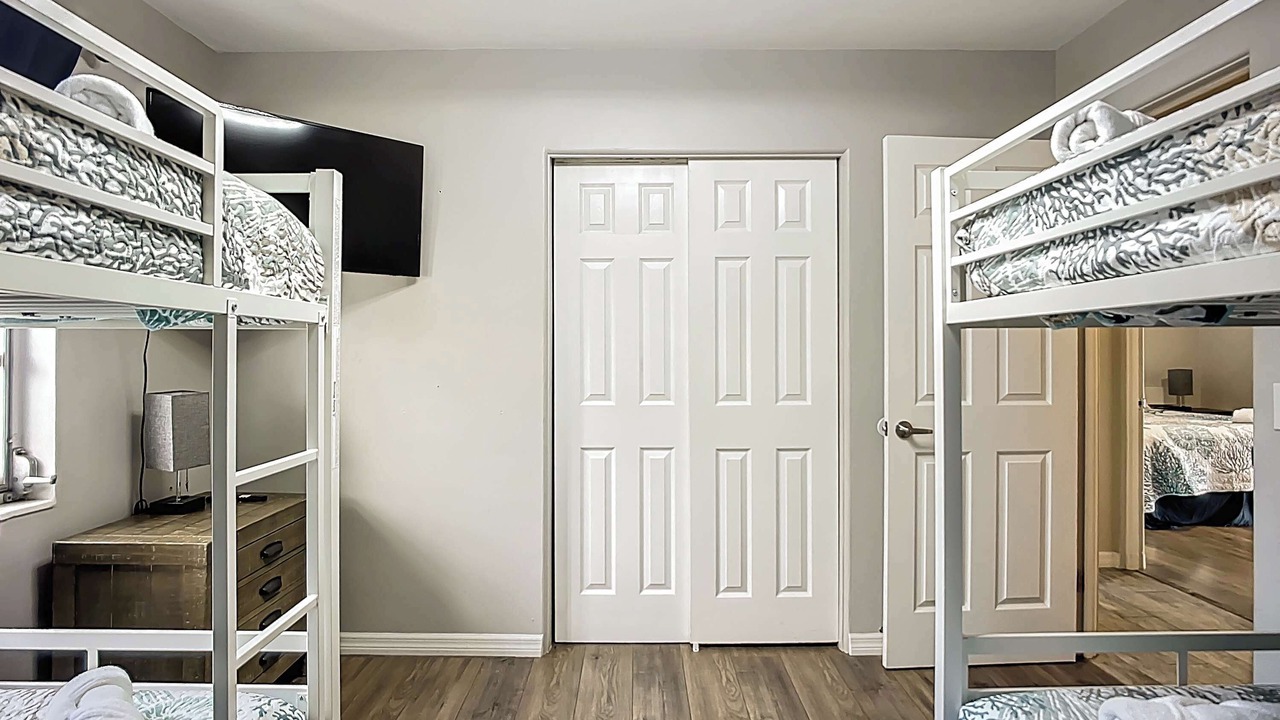 Photo of Bedroom in Bayshore Gardens