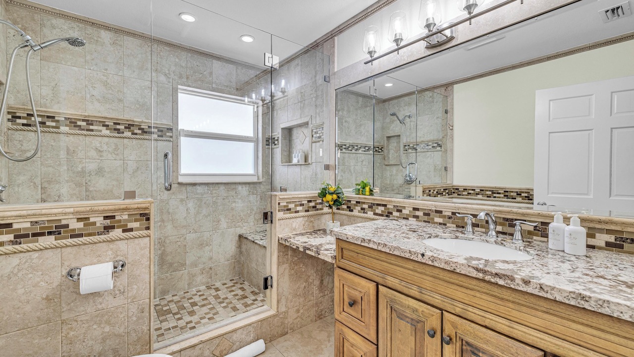 Photo of Bathroom in 17th Street Causeway