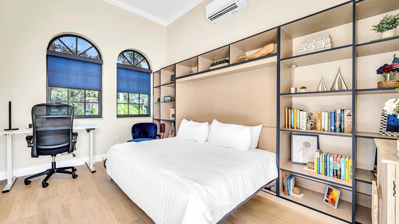 Photo of Bedroom in 17th Street Causeway