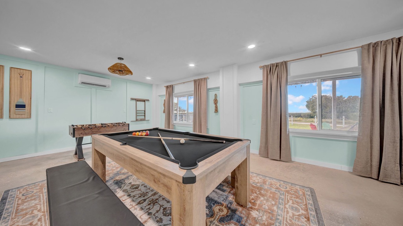 Photo of Bedroom in Crystal Beach