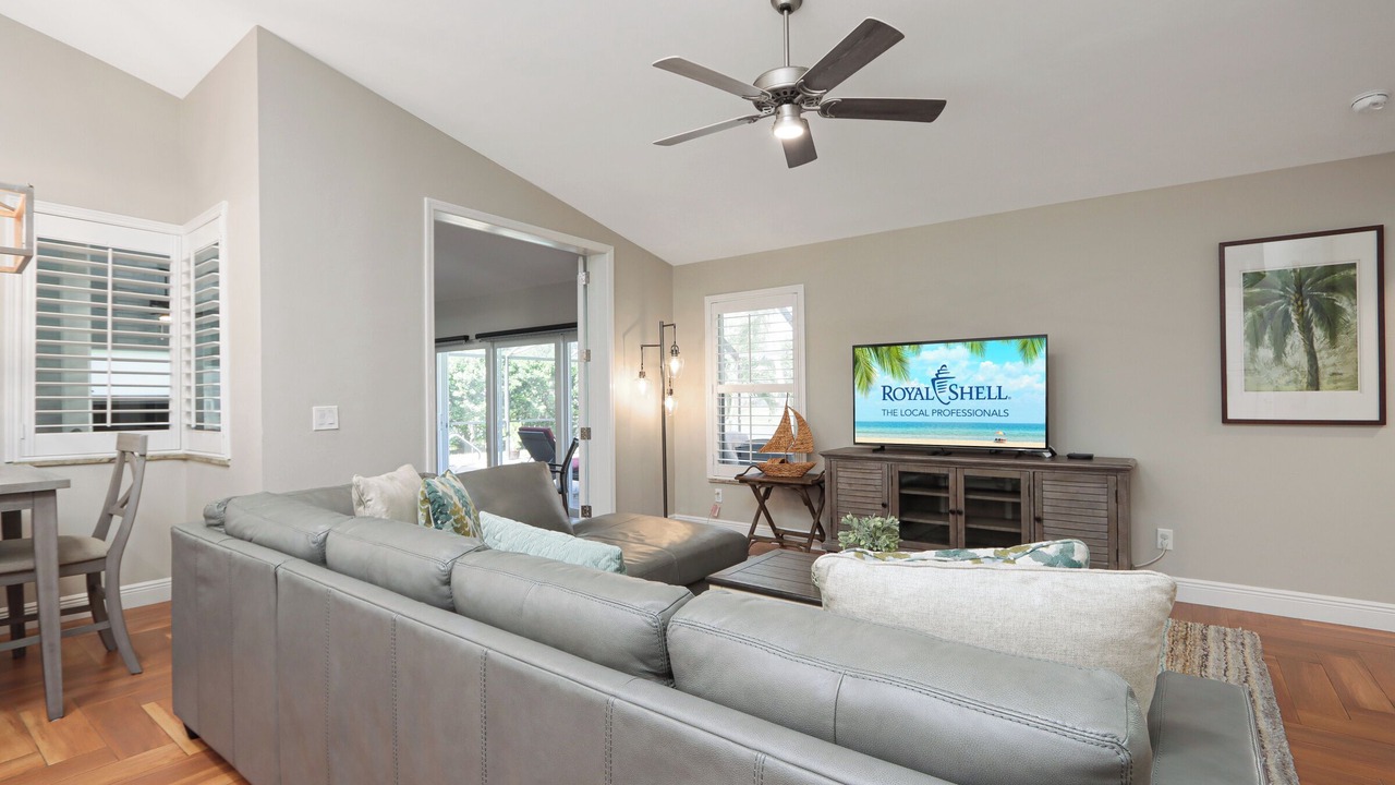 Photo of Livingroom in Cypress Lake