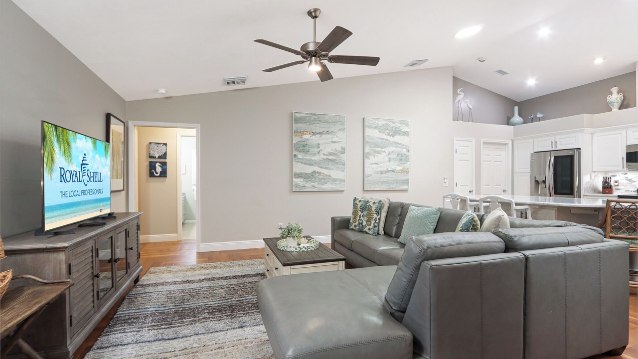 Photo of Livingroom in Cypress Lake