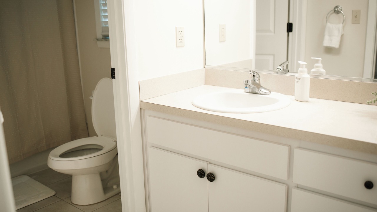 Photo of Bathroom in Manattee Road