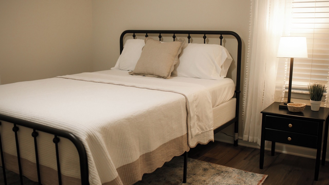 Photo of Bedroom in Manattee Road