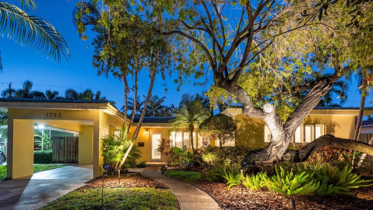 Photo of Outdoor in Poinsettia Heights