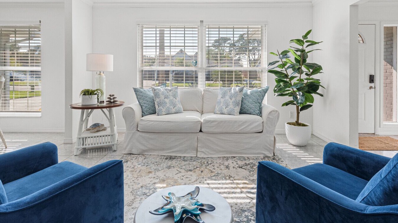 Photo of Livingroom in Dolphin's Cove