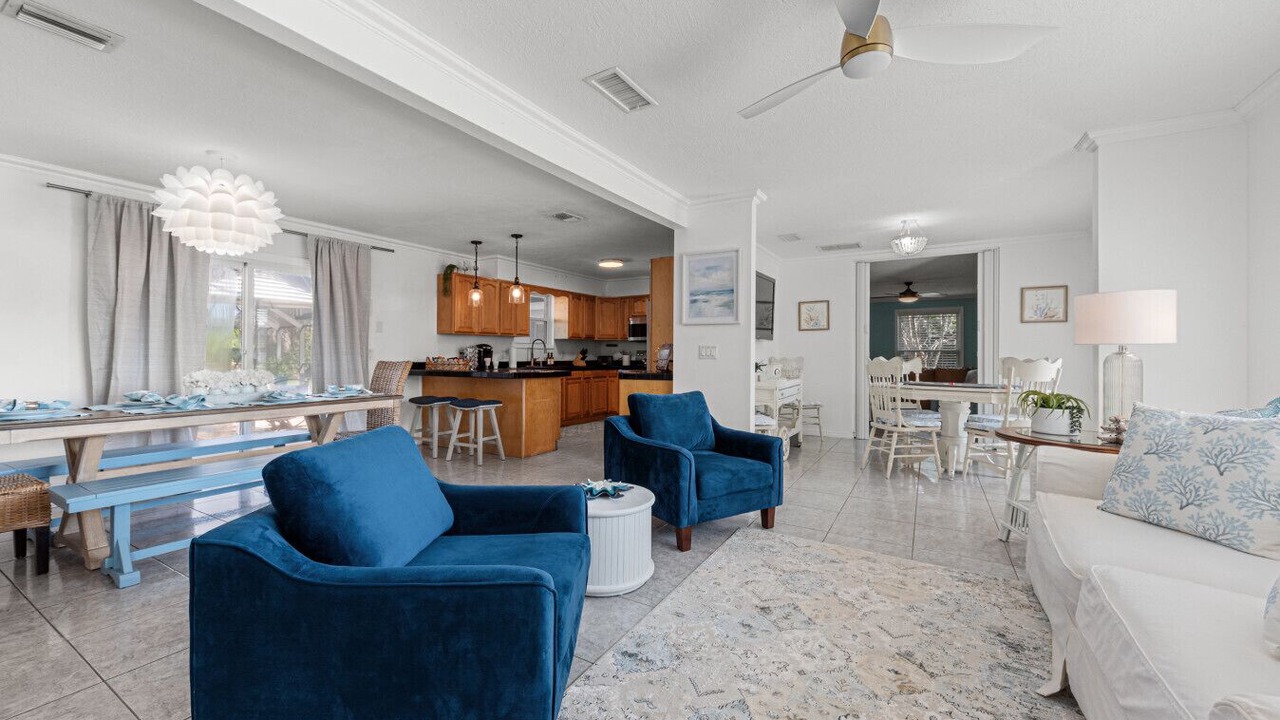 Photo of Livingroom in Dolphin's Cove