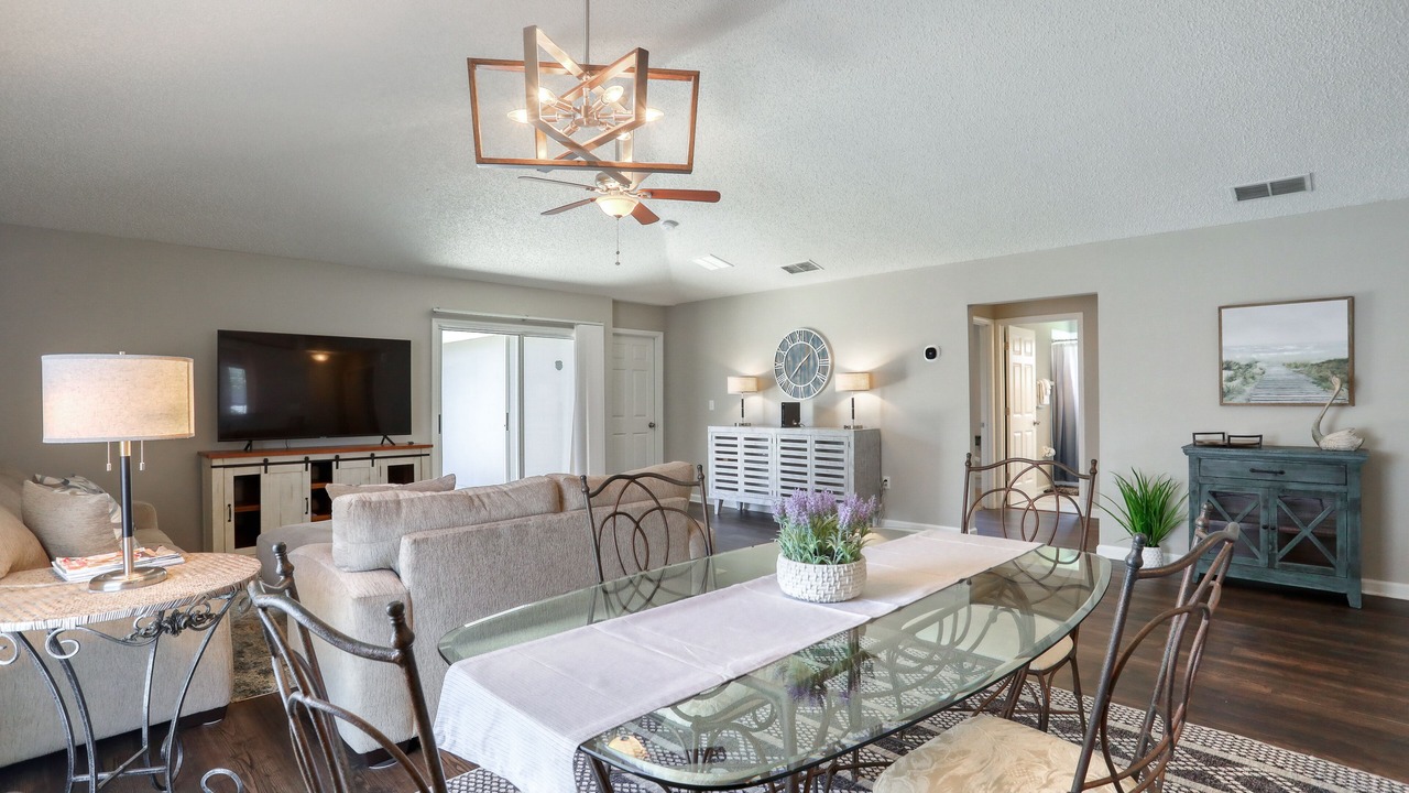 Photo of Livingroom in Sandalwood
