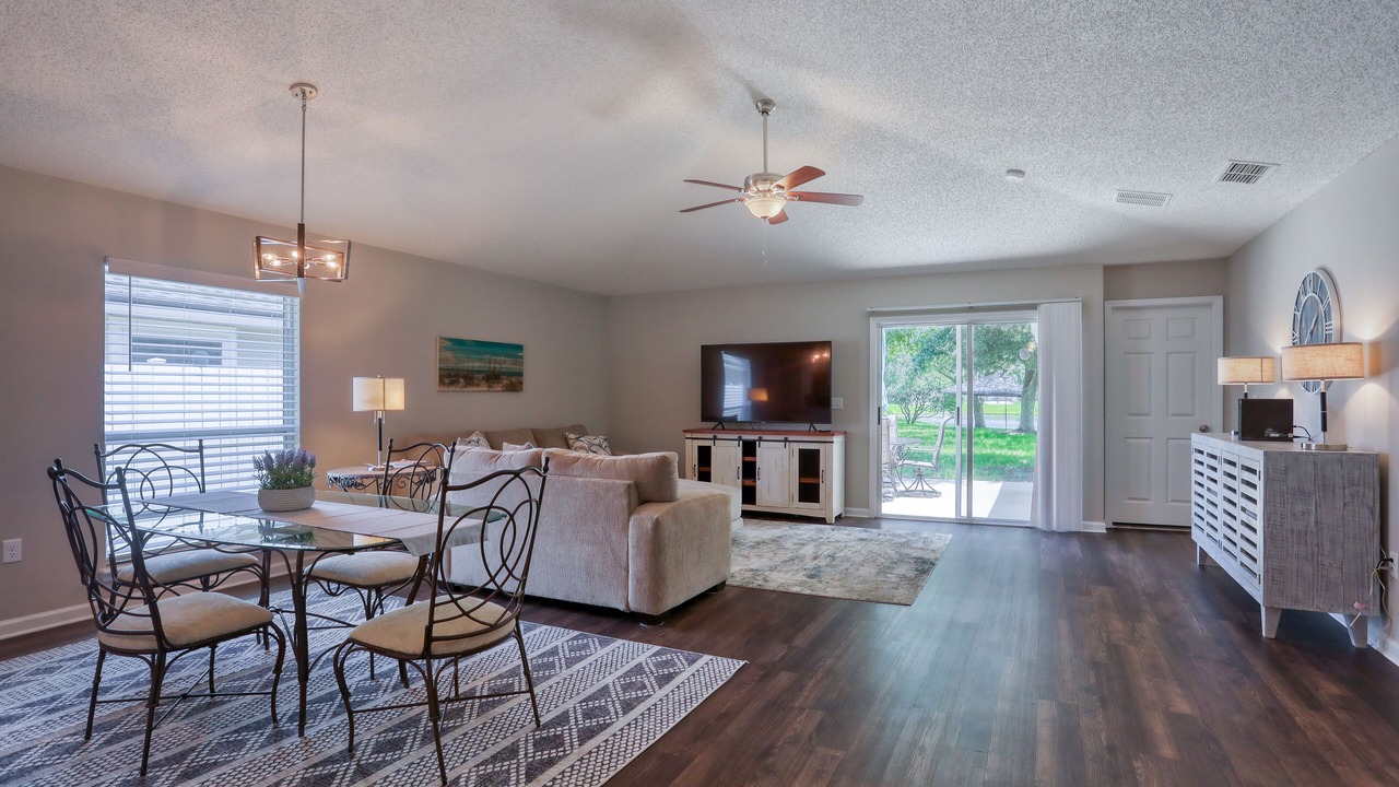 Photo of Livingroom in Sandalwood