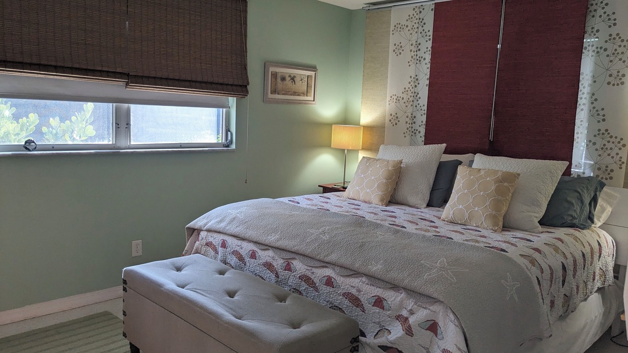 Photo of Bedroom in Golden Beach